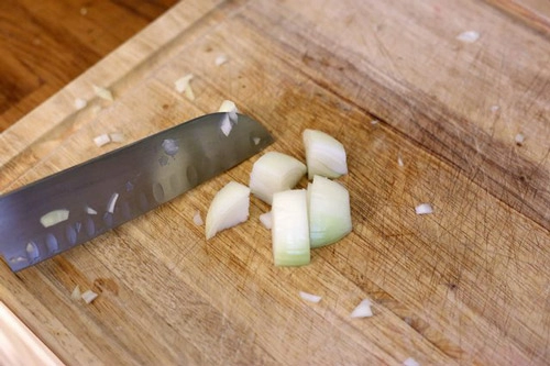 Mẹ làm hành tây trị ho cho bé cực nhanh khỏi