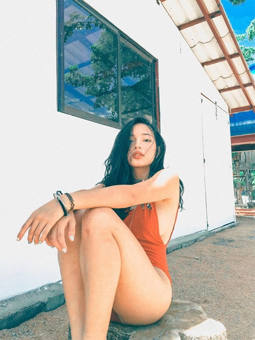 Hot girl việt quá đỗi sexy với áo tắm hở hông táo bạo