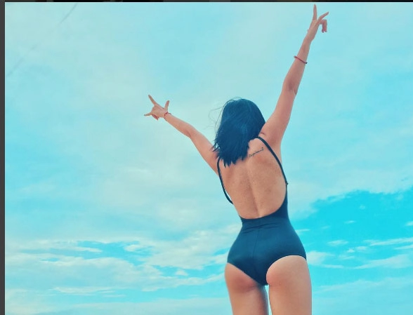 Hot girl việt quá đỗi sexy với áo tắm hở hông táo bạo