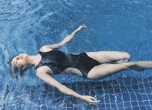 Hot girl việt quá đỗi sexy với áo tắm hở hông táo bạo