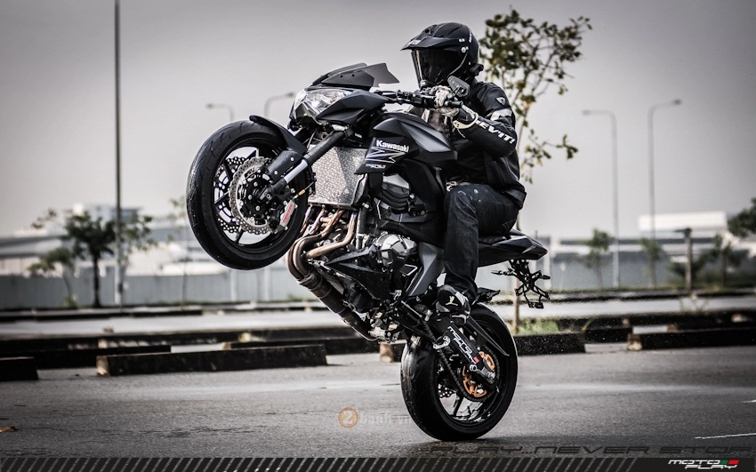 Kawasaki z800 độ cực chất với phiên bản màu đen huyền bí