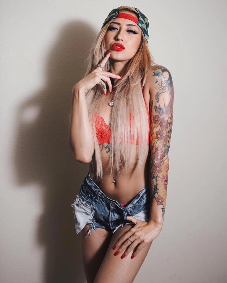 Loạt hình xăm độc hiểm của hot girl lai nhật gợi cảm