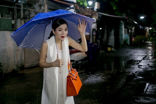 Ca sĩ lệ quyên đội mưa đi thu âm lúc nửa đêm
