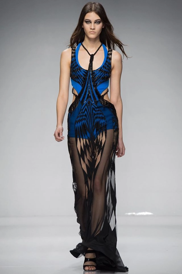 Irina shayk cực sexy với váy mạng nhện