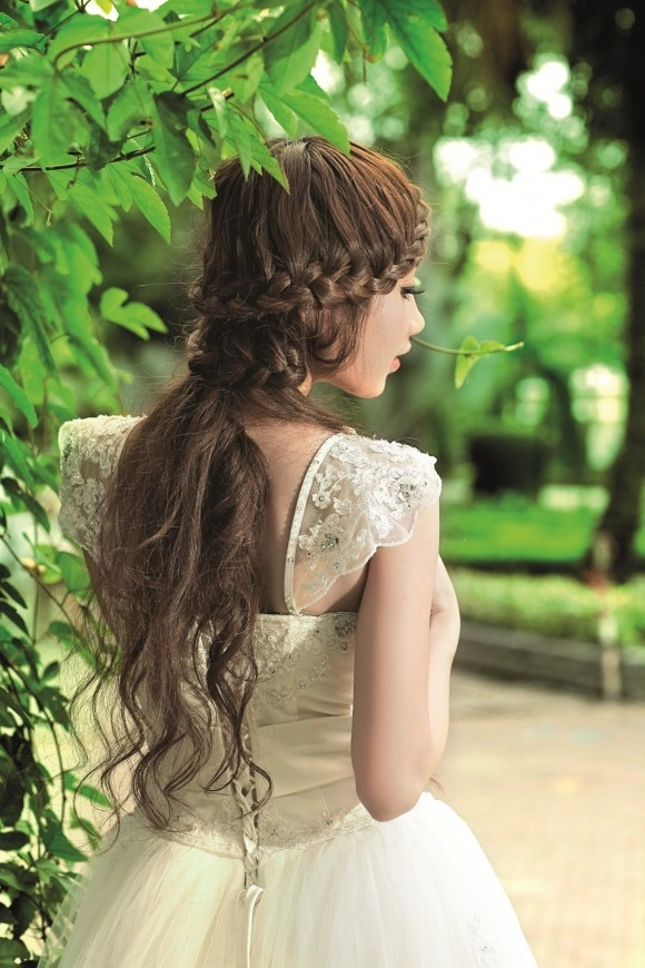 Tóc cô dâu đẹp cho nàng khuôn mặt tròn lộng lẫy nhất