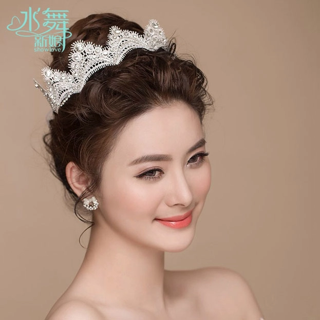 Tóc cô dâu đẹp cho nàng khuôn mặt tròn lộng lẫy nhất