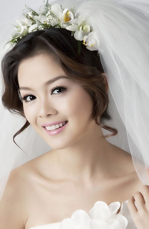 Tóc cô dâu đẹp cho nàng khuôn mặt tròn lộng lẫy nhất