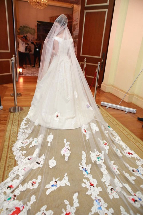 Bộ váy cưới ngân khánh mượn ý tưởng từ angelina jolie