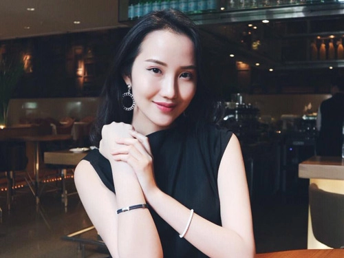 Helly tống lăng xê phụ kiện vòng tay nam tính