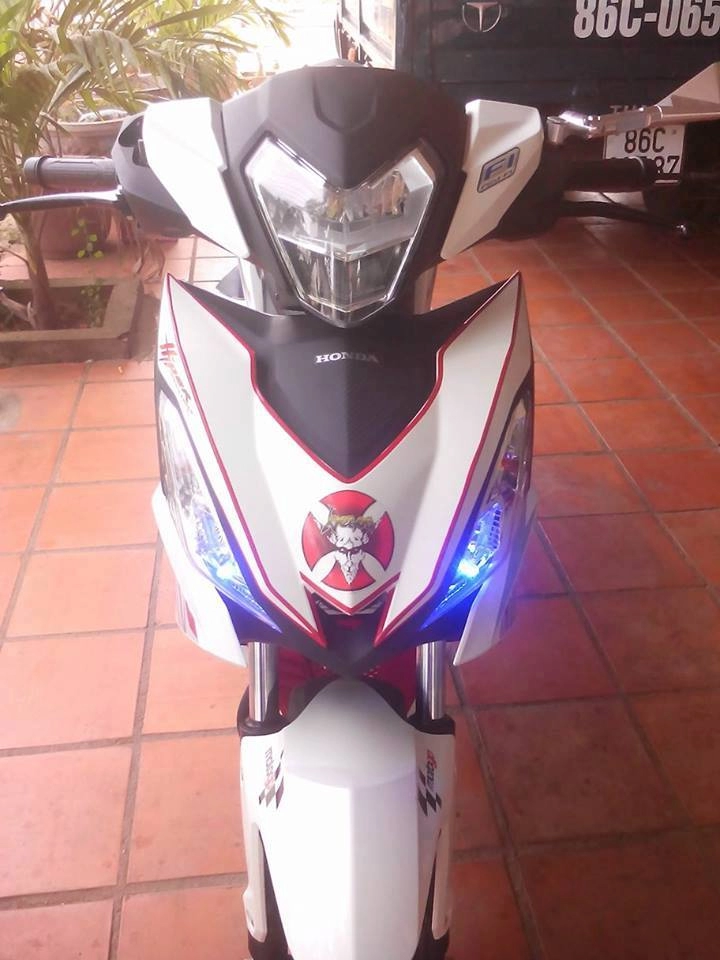 Honda winner 150 trắng mắt bồ câu cá tính