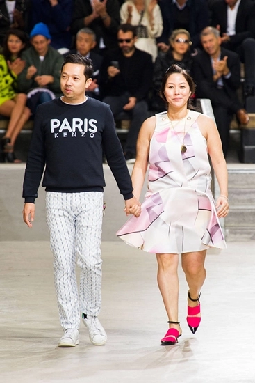 Các nhà thiết kế đọ gu thời trang trên catwalk gây cấn