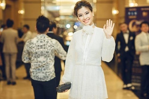 Á hậu diễm trang tắm sữa chua để da như em bé