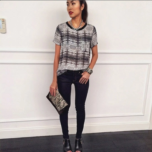Chỉ quần jeans áo sơ mi hà tăng vẫn đẹp