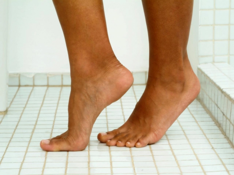 Mẹo lau gương giặt khăn tắm bạn nên biết