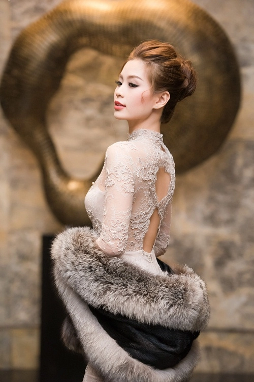Á hậu diễm trang thôi miên mọi ánh nhìn tại sự kiện hà nội
