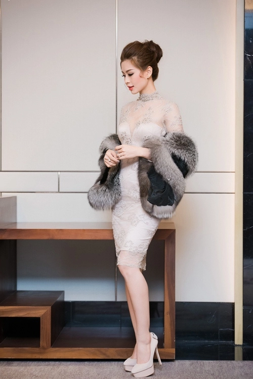 Á hậu diễm trang thôi miên mọi ánh nhìn tại sự kiện hà nội