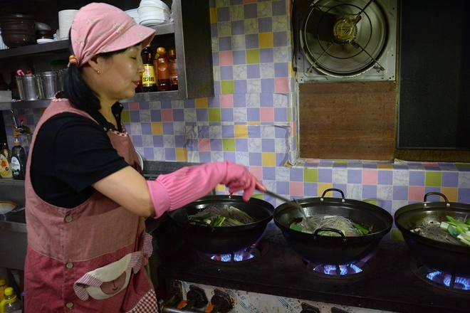 Ngôi làng như đóa sen nở giữa hồ tuyệt đẹp