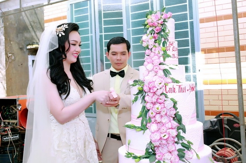 Ntk vũ hoàng điệp vắng mặt trong đám cưới chị gái