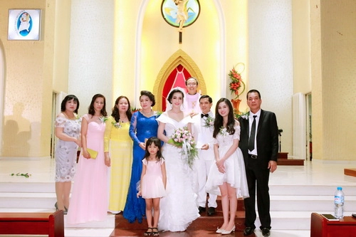 Ntk vũ hoàng điệp vắng mặt trong đám cưới chị gái