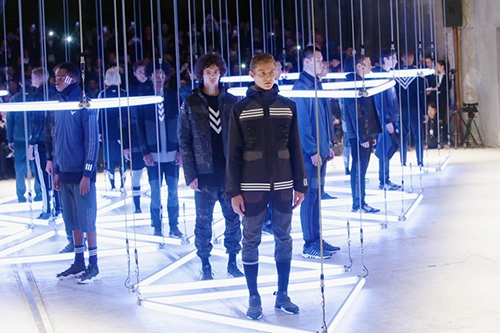 Trang khiếu trúng show diễn lớn tại milan