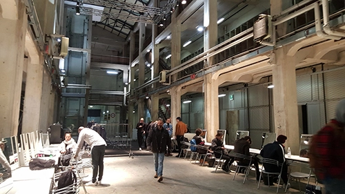 Trang khiếu trúng show diễn lớn tại milan