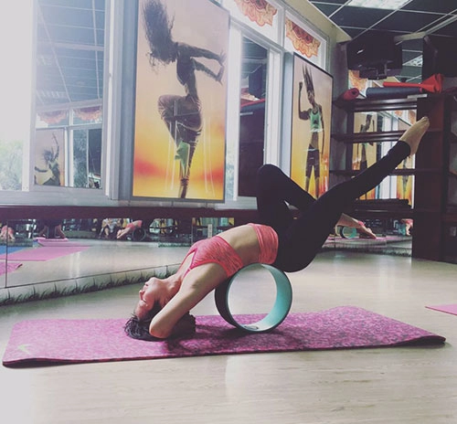 Bà mẹ sài thành dáng siêu đẹp nhờ tập yoga
