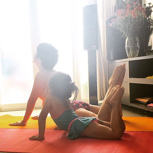 Bà mẹ sài thành dáng siêu đẹp nhờ tập yoga