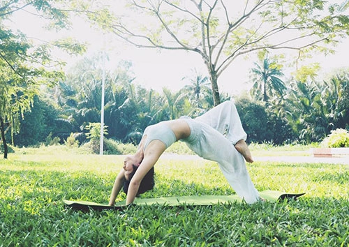 Bà mẹ sài thành dáng siêu đẹp nhờ tập yoga