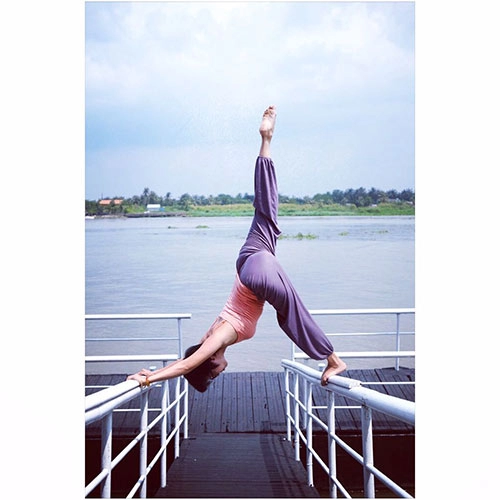 Bà mẹ sài thành dáng siêu đẹp nhờ tập yoga