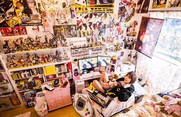 Căn nhà chất kín đồ đạc của các otaku lạ lẫm