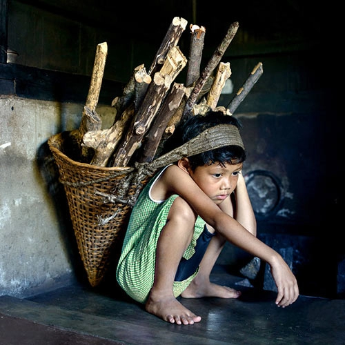 Loạt ảnh về những bé gái quyền lực ở nữ nhi quốc kỳ lạ
