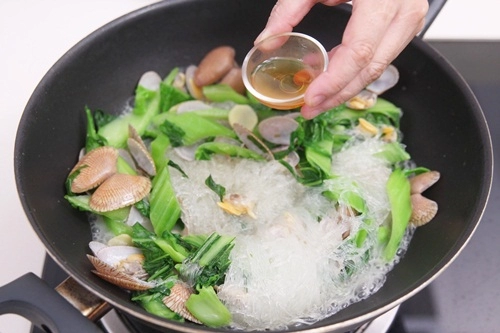 Miến nấu ngao hoa đơn giản mà ngon cho gia đình