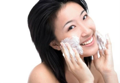 Những lời khuyên khi rửa mặt để làn da luôn mịn màng