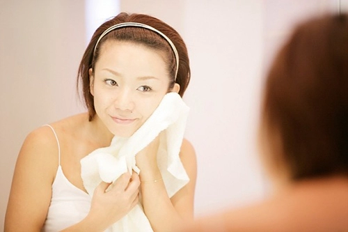Những lời khuyên khi rửa mặt để làn da luôn mịn màng