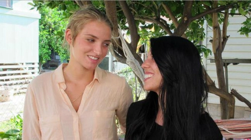 Nữ du khách bị bắt vì nụ hôn đồng tính ở hawaii
