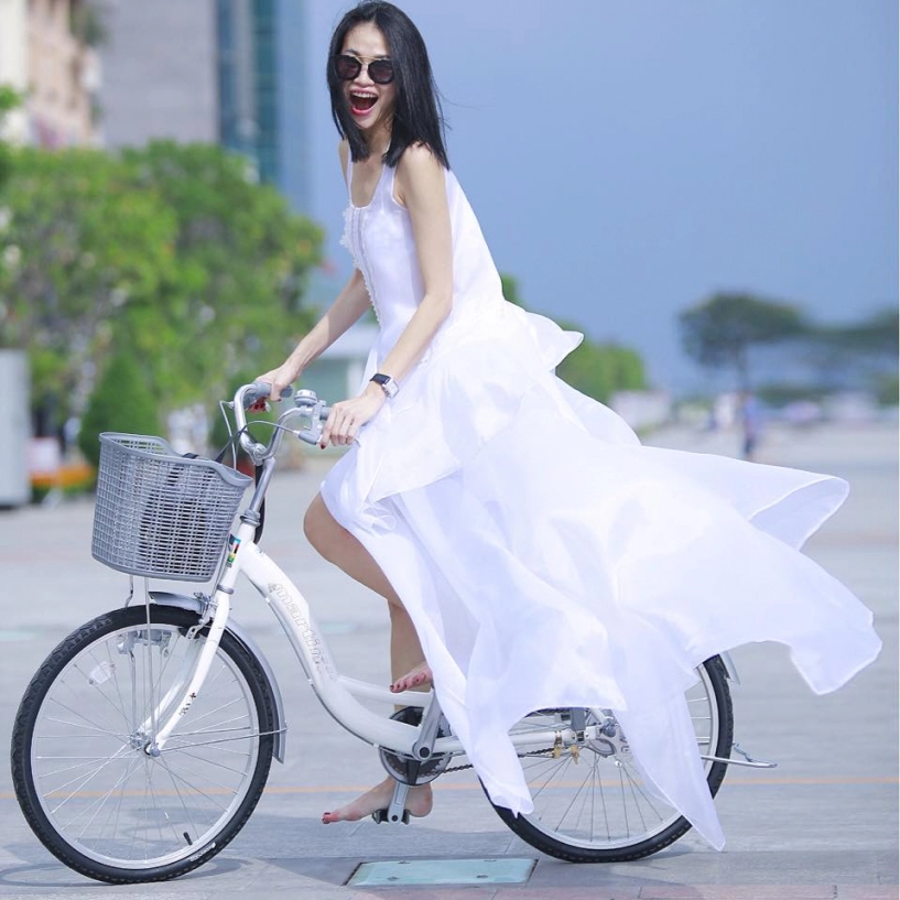 Quý cô 1m8 độc thân quyến rũ và yêu xe đạp