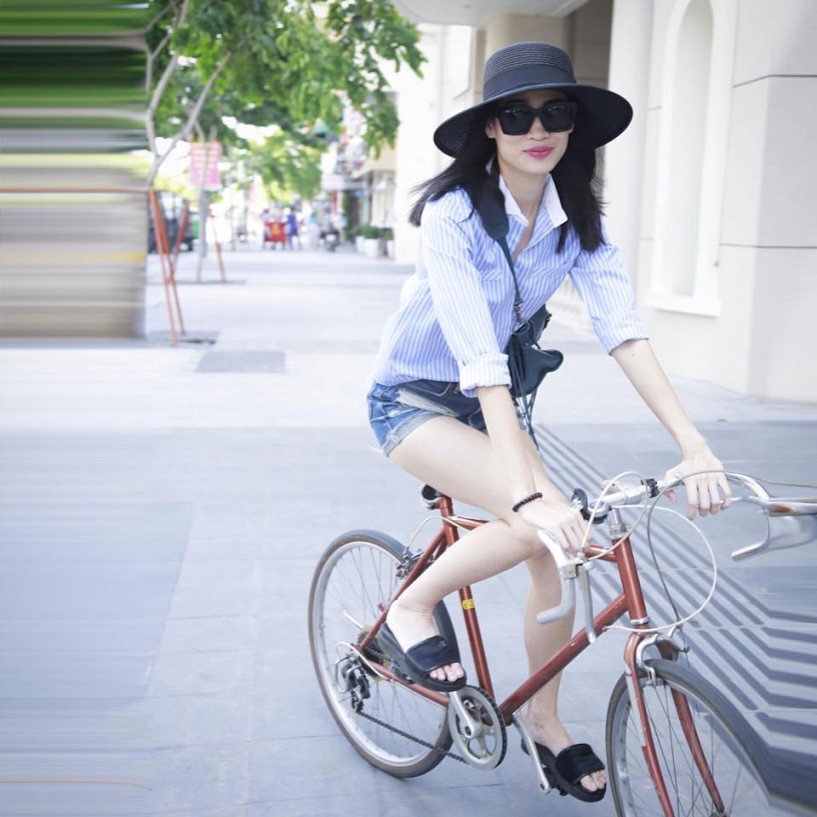 Quý cô 1m8 độc thân quyến rũ và yêu xe đạp