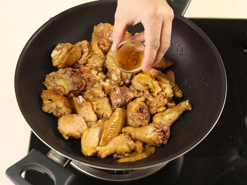 Thịt gà kho hạt dẻ măng tre lạ miệng cho gia đình