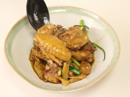 Thịt gà kho hạt dẻ măng tre lạ miệng cho gia đình