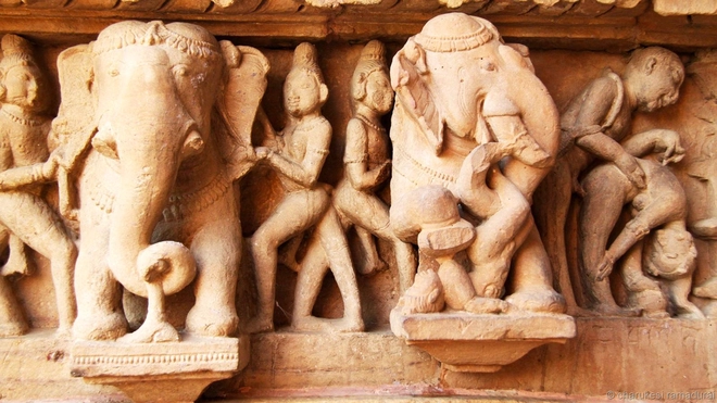 Kỳ lạ những bức tượng nhạy cảm ở đền khajuraho ấn độ