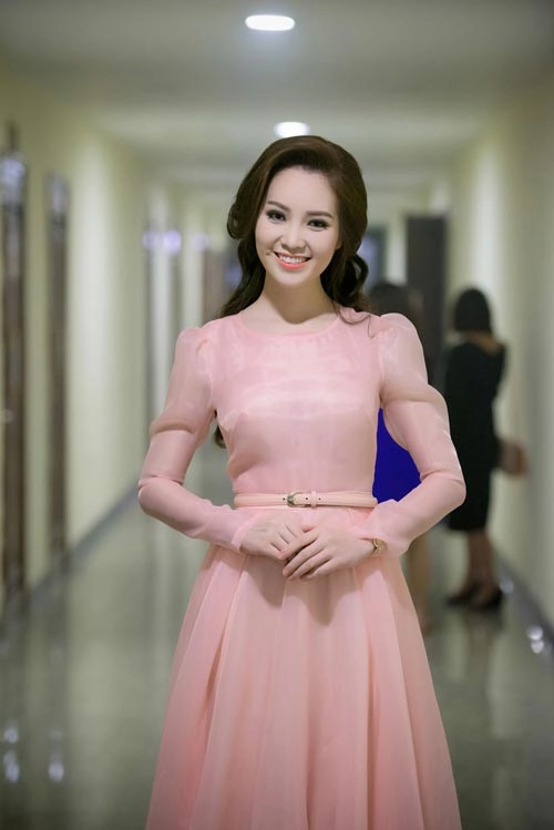 Thụy vân thăng hoa nhan sắc với tóc đẹp