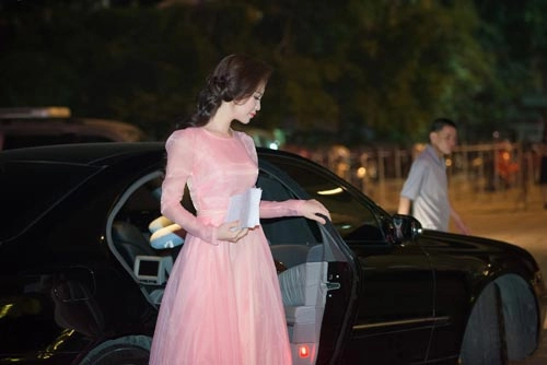 Thụy vân thăng hoa nhan sắc với tóc đẹp