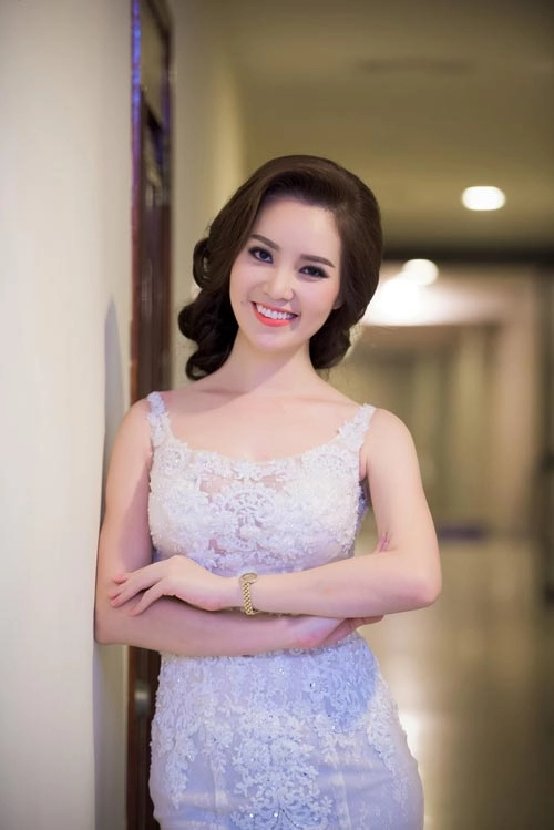 Thụy vân thăng hoa nhan sắc với tóc đẹp