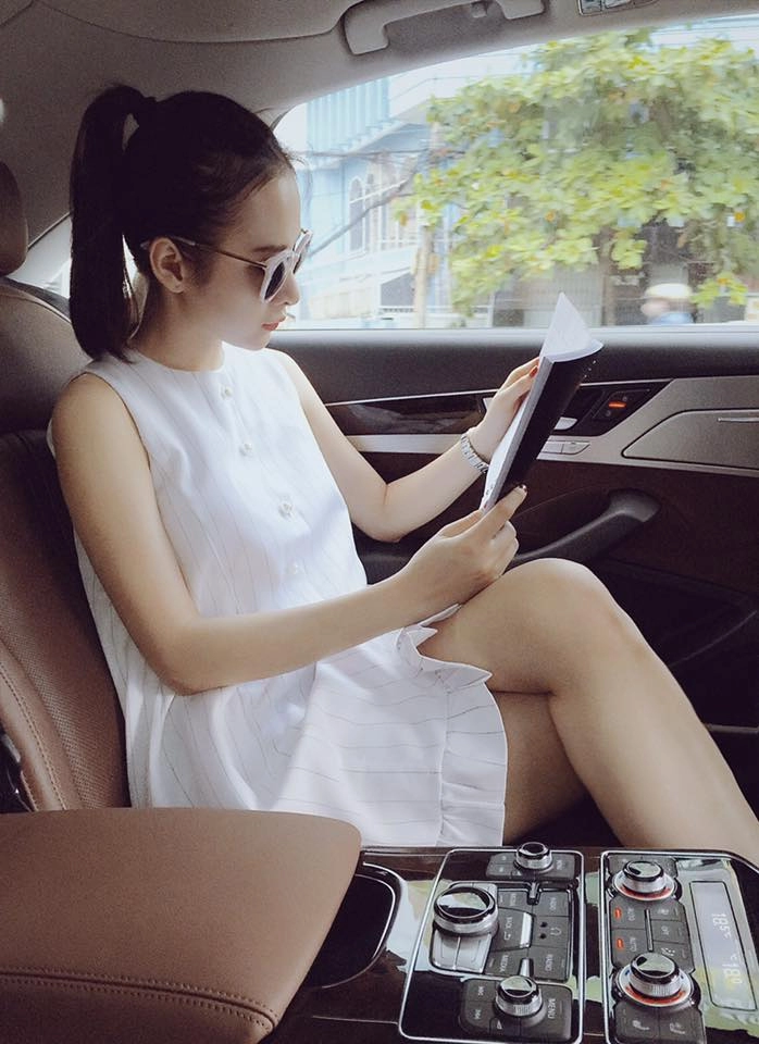 Angela phương trinh ở nhà rất kiệm vải