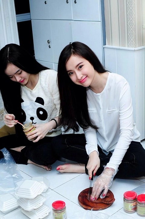 Angela phương trinh ở nhà rất kiệm vải