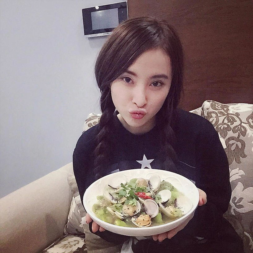 Angela phương trinh ở nhà rất kiệm vải