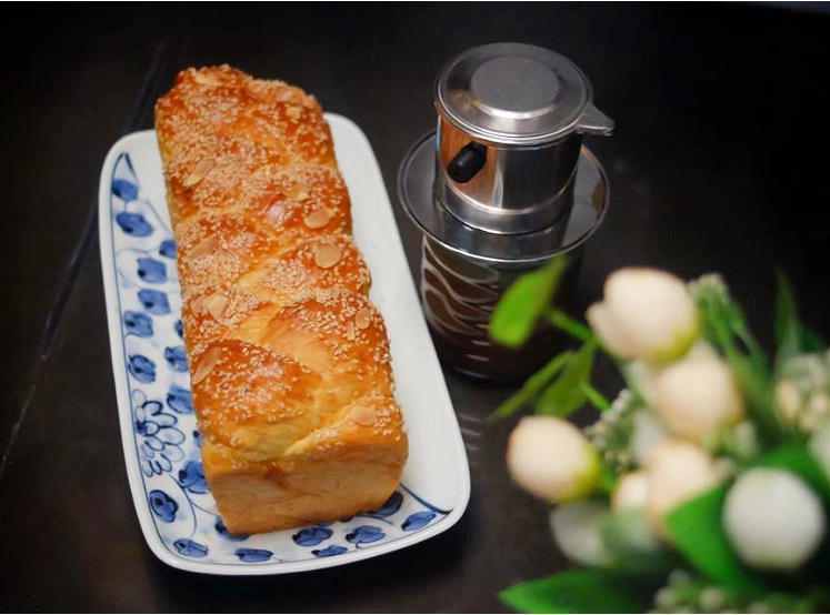 Bà mẹ trẻ ở nhà vừa chăm con vừa kinh doanh