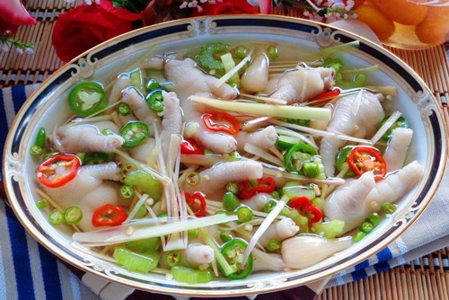 Chân gà ngâm sả ớt cực ngon cho bạn bè và gia đình