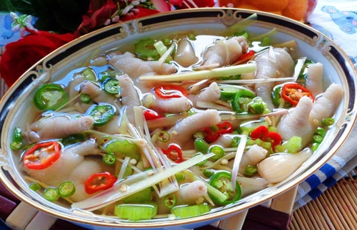 Chân gà ngâm sả ớt cực ngon cho bạn bè và gia đình