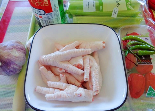 Chân gà ngâm sả ớt cực ngon cho bạn bè và gia đình